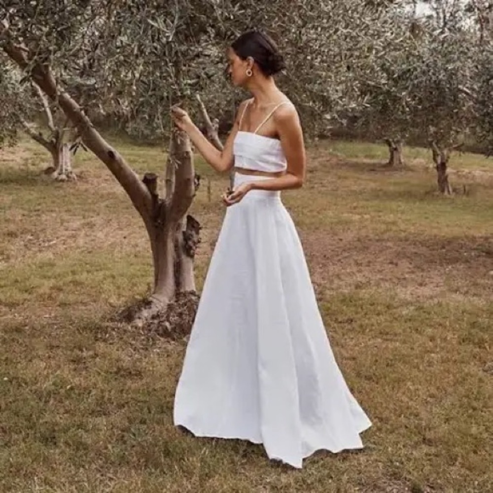 Dissh aisle white linen pleaded skirt